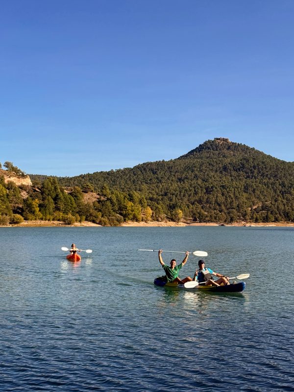 piragüismo en Cuenca - piraguas en el embalse de la toba